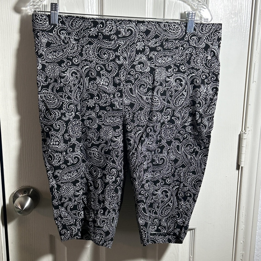 Rafaella Women's Stretch Comfort Waistband Bermuda Short Black Paisley Size 16